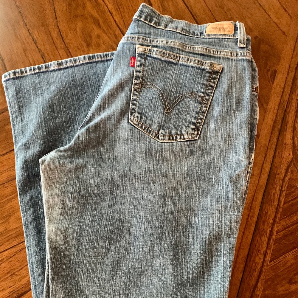 Levi’s Relaxed Bootcut 550 Jeans